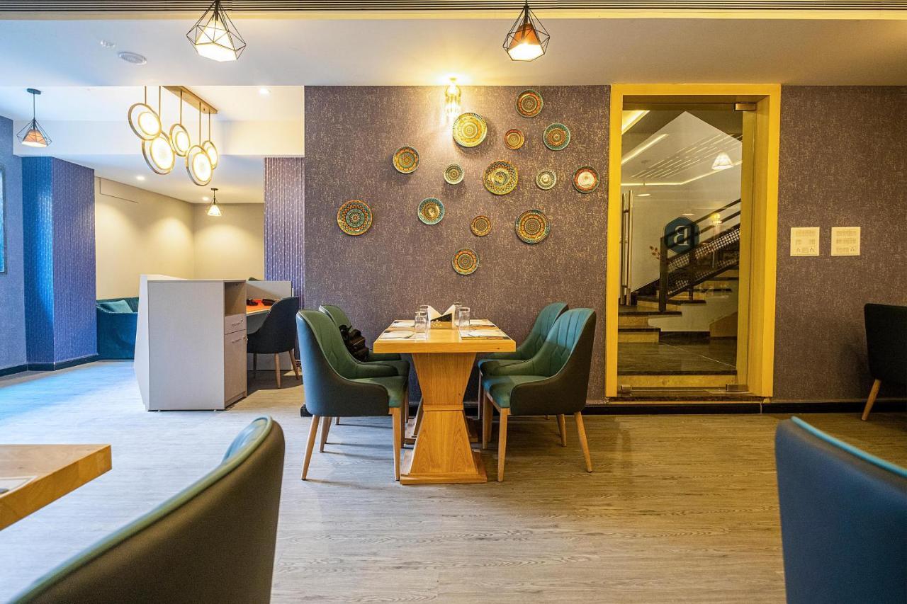 The Bastion Hotel Бопал Екстериор снимка