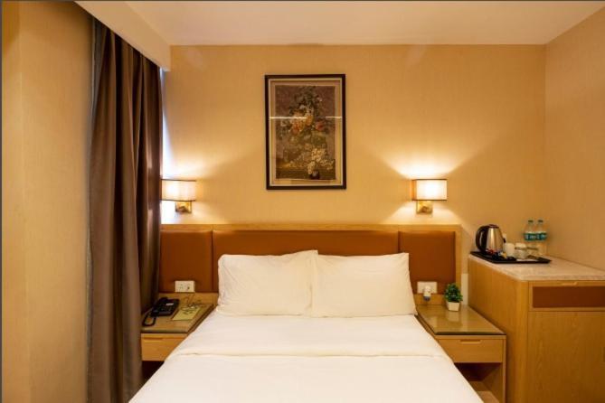 The Bastion Hotel Бопал Екстериор снимка